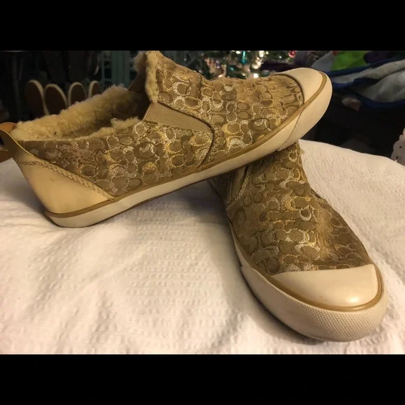 Coach fur-lined deck shoes 8B pretty gold & silver Cs. - Picture 3 of 9